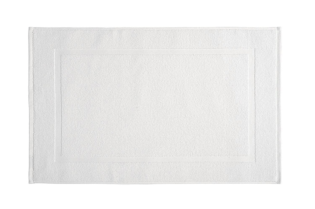 white bath mat